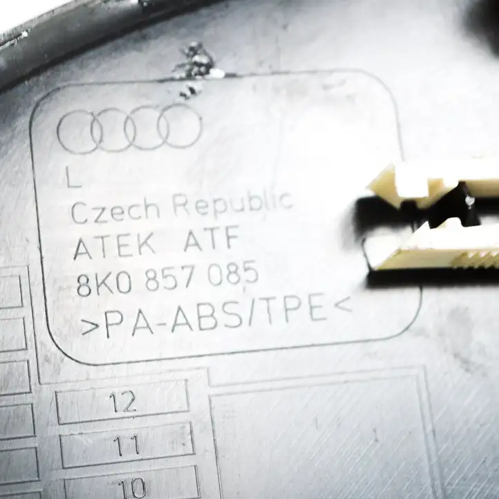 Audi A4 S4 B8 8K (2007 - 2011) 8K0857085 Прочие детали салона — фото 4