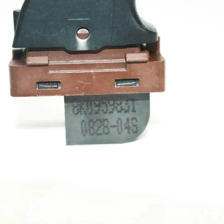 Audi A4 S4 B8 8K (2007 - 2011) 8K0959831 Кнопка фаркопа в багажнике — фото 5