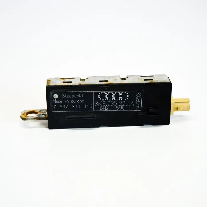 Audi A4 S4 B8 8K (2007 - 2011) 8K9035225A Усилитель антенны — фото 1