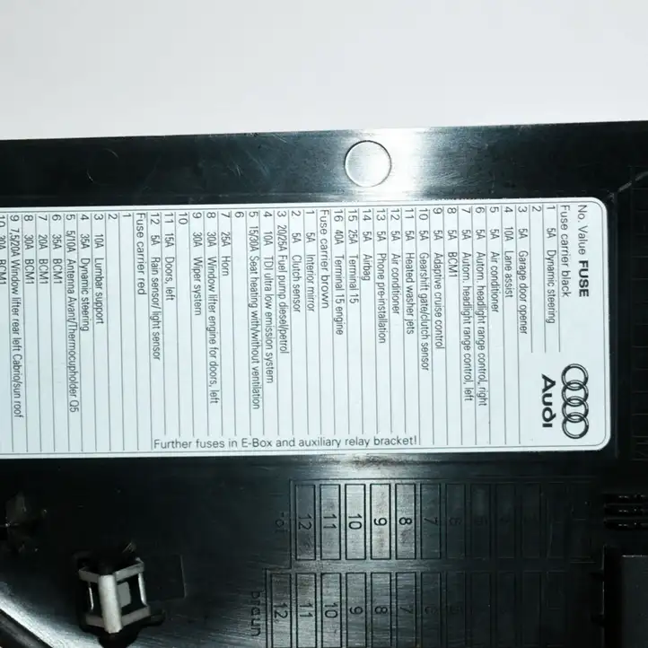 Audi A4 S4 B8 8K (2007 - 2011) 8K0857086A Прочие детали салона — фото 4