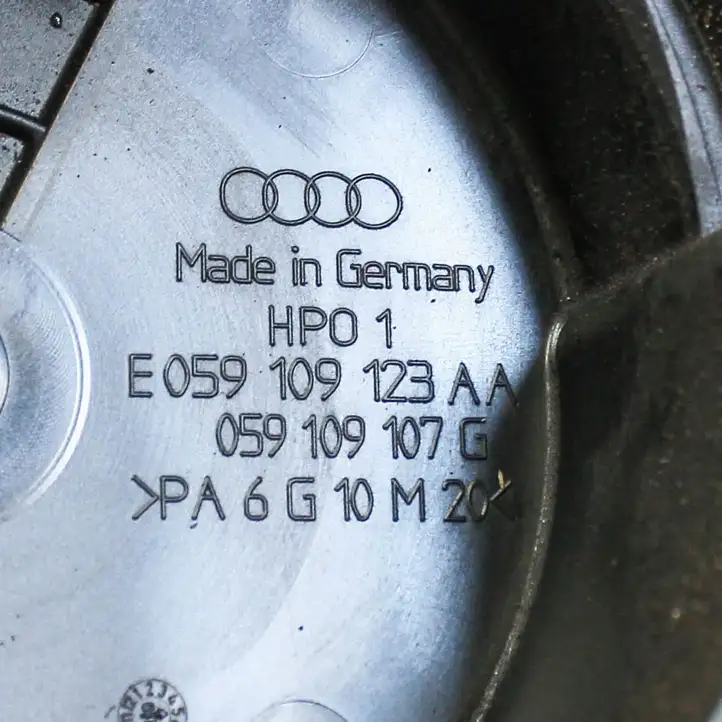 Audi A4 S4 B8 8K (2007 - 2011) Прочие детали моторного отсека — фото 3