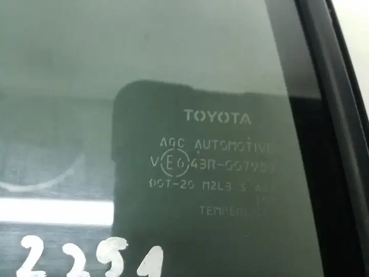 Toyota RAV 4 (XA40) (2012 - 2018) 6812442150 Форточка двери — фото 4