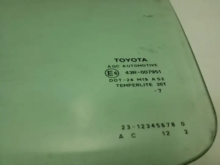 Toyota Auris 150 (2006 - 2012) 6810202230 Стекло передней двери — фото 2