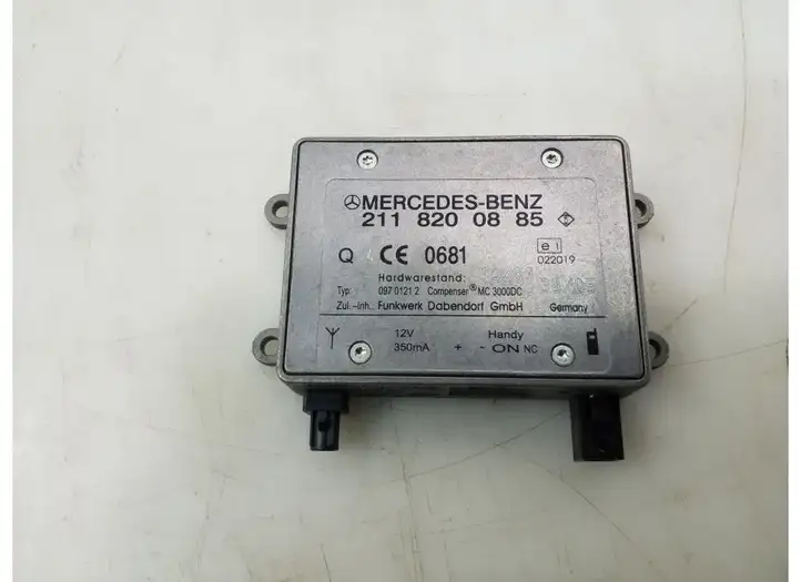 Mercedes-Benz A W169 (2004 - 2012) A2118200885 Усилитель антенны — фото 1
