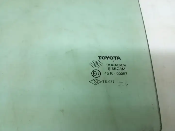 Toyota Auris 150 (2006 - 2012) 6810402200 Стекло задней двери — фото 2