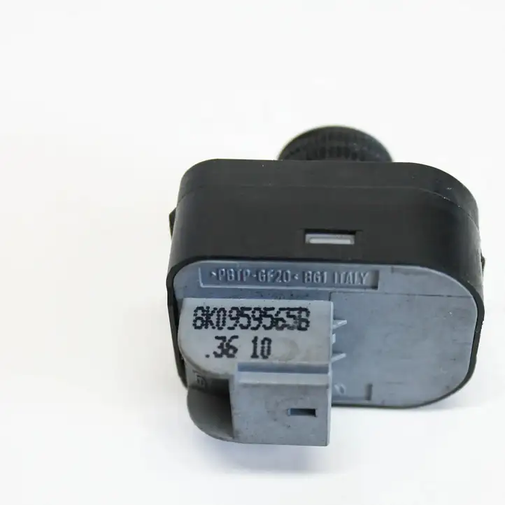 Audi A4 S4 B8 8K (2007 - 2011) 8K0959565B Кнопка фаркопа в багажнике — фото 4