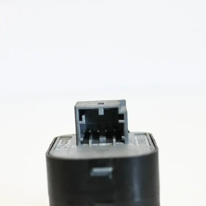Audi A4 S4 B8 8K (2007 - 2011) 8K0959565B Кнопка фаркопа в багажнике — фото 5
