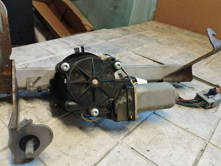 Chrysler Pacifica (2003 - 2008)  P05054004AF Притягиватель задней крышки