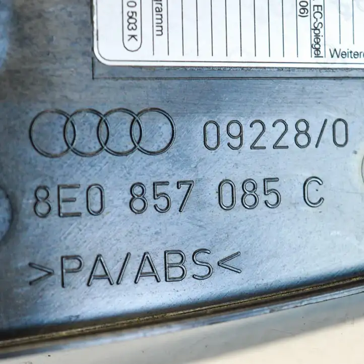 Audi A4 S4 B7 8E 8H (2004 - 2009) 8E0857085C Прочие детали салона — фото 3
