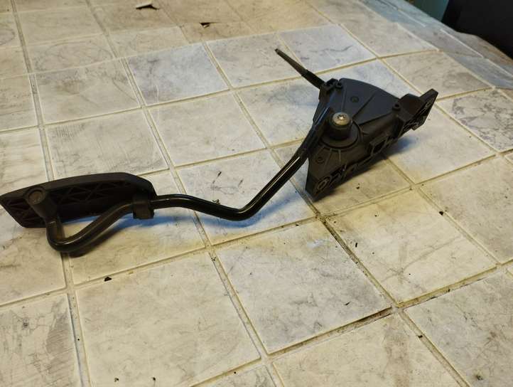 Nissan Almera N16 (2000 - 2010)  18002AU410 Педаль акселератора