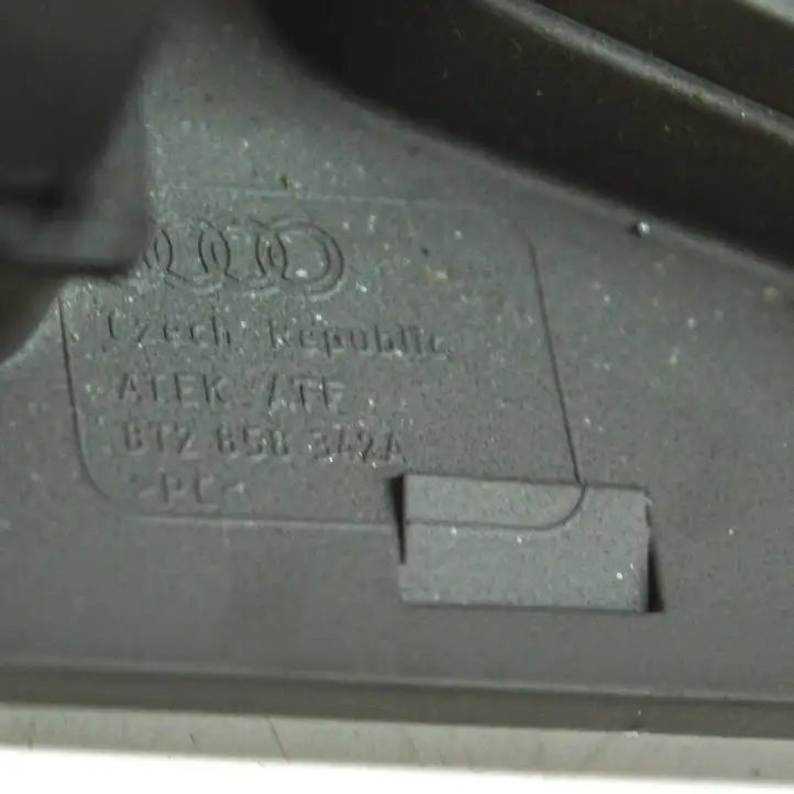 Audi A4 S4 B8 8K (2007 - 2011) Кнопка фаркопа в багажнике — фото 5