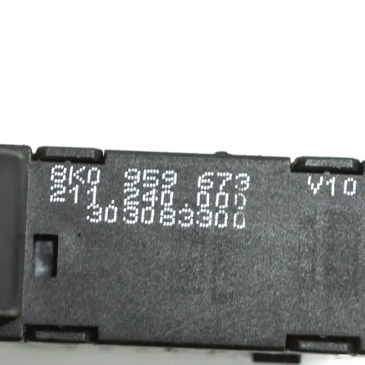 Audi A4 S4 B8 8K (2007 - 2011) 8K0959673 Кнопка фаркопа в багажнике — фото 3