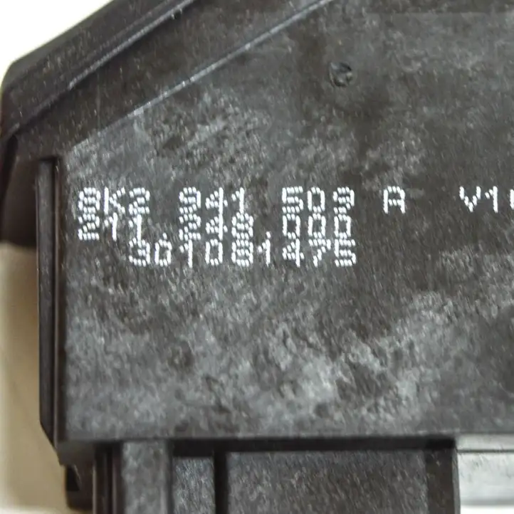 Audi A4 S4 B8 8K (2007 - 2011) 8K2941509A Кнопка фаркопа в багажнике — фото 4