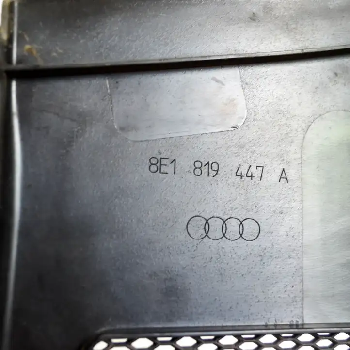Audi A4 S4 B7 8E 8H (2004 - 2009) 8E1819447A Прочие детали моторного отсека — фото 3