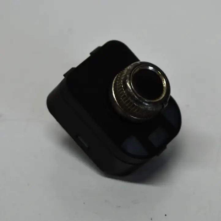 Audi A5 8T 8F (2007 - 2011) 8K0959565F Кнопка фаркопа в багажнике — фото 1