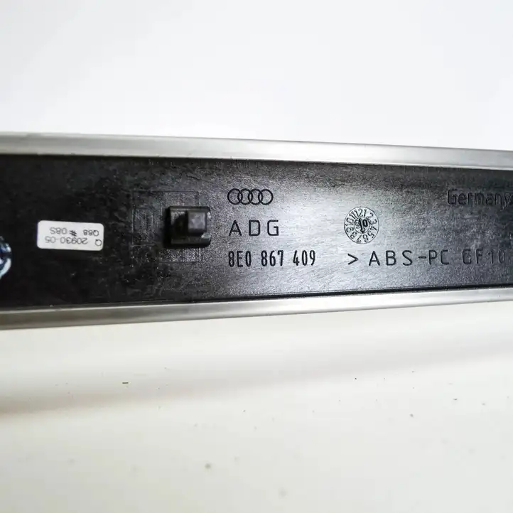 Audi A4 S4 B7 8E 8H (2004 - 2009) 8E0867409 Декоративная накладка передней двери — фото 3
