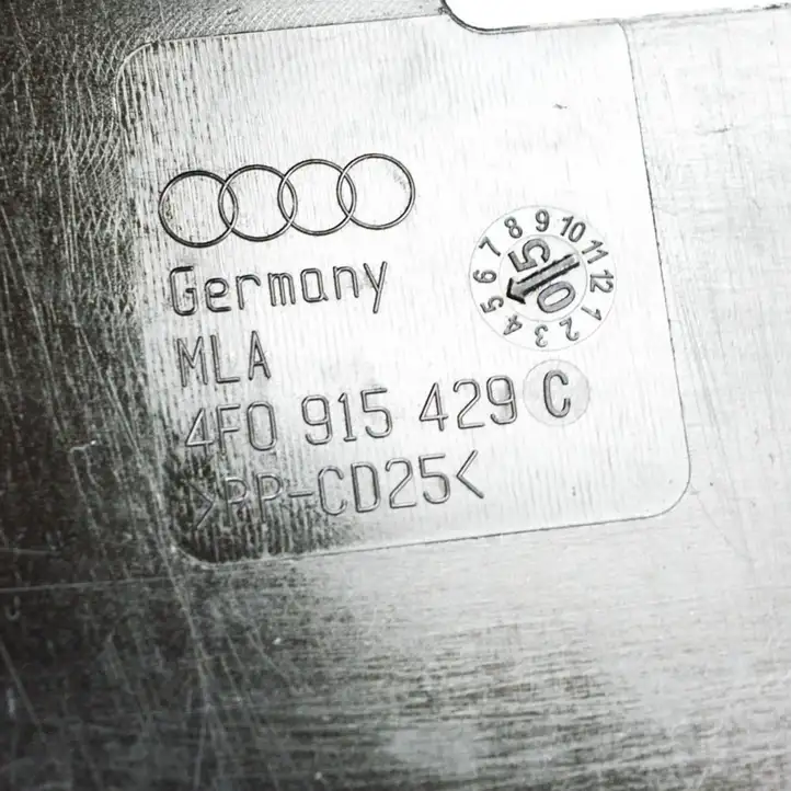 Audi A6 S6 C6 4F (2004 - 2008) 4F0915429C Прочие детали моторного отсека — фото 4