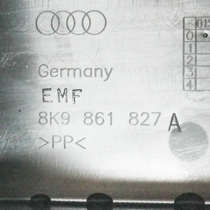 Audi A4 S4 B8 8K (2007 - 2011) 8K9861827A Прочие детали салона — фото 4