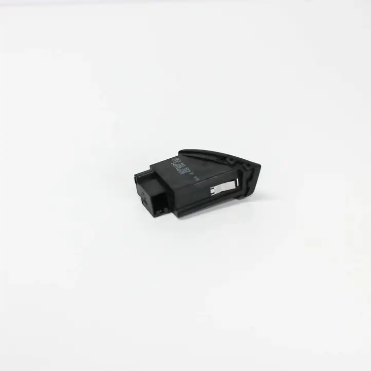 Audi A4 S4 B8 8K (2007 - 2011) 8K2941509A Кнопка фаркопа в багажнике — фото 3