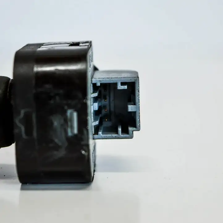 Audi A4 S4 B7 8E 8H (2004 - 2009) 8E0959565 Кнопка фаркопа в багажнике — фото 4