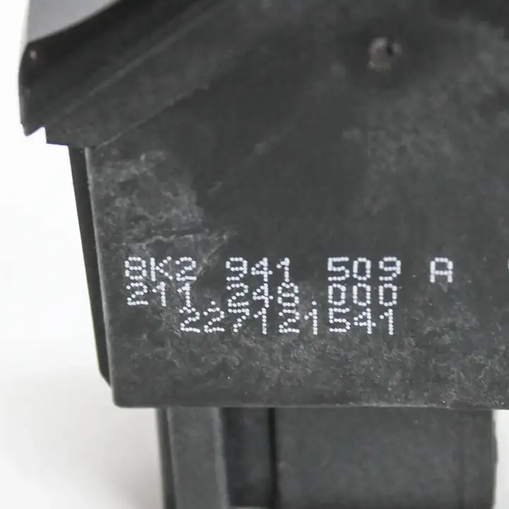 Audi A4 S4 B8 8K (2011 - 2015) 8K2941509A Кнопка фаркопа в багажнике — фото 4