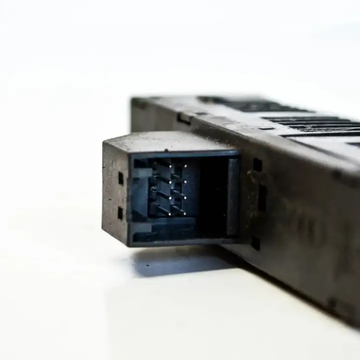 Audi A4 S4 B8 8K (2007 - 2011) 8K0959673 Кнопка фаркопа в багажнике — фото 3