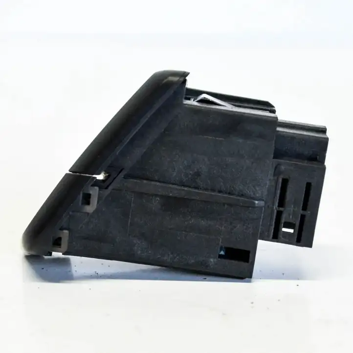 Audi A4 S4 B8 8K (2007 - 2011) 8K2941509A Кнопка фаркопа в багажнике — фото 1