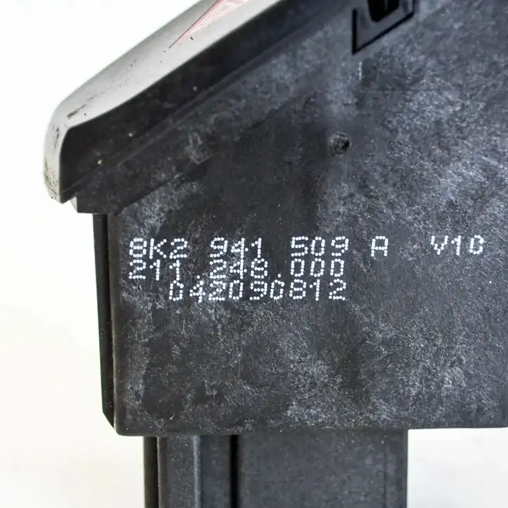 Audi A4 S4 B8 8K (2007 - 2011) 8K2941509A Кнопка фаркопа в багажнике — фото 3