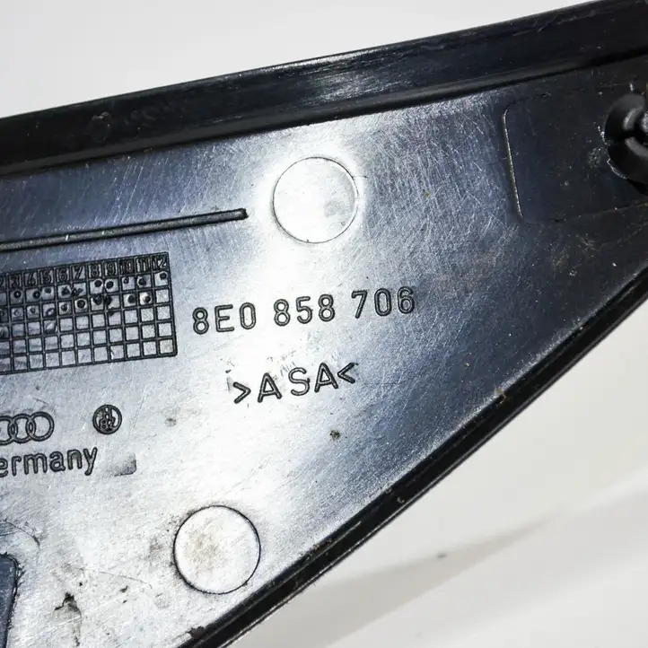Audi A4 S4 B6 8E 8H (2000 - 2006) 8E0858706 Прочие детали салона — фото 3