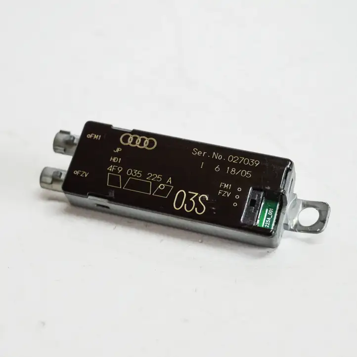 Audi A6 S6 C6 4F (2004 - 2008) 4F9035225A Усилитель антенны — фото 1