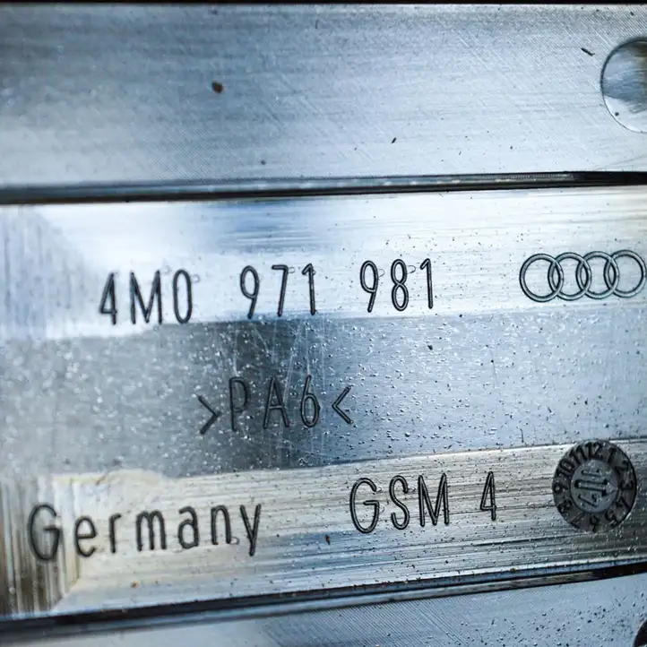 Audi A4 S4 B9 (2015 - 2019) 4M0971981 Прочие детали салона — фото 4