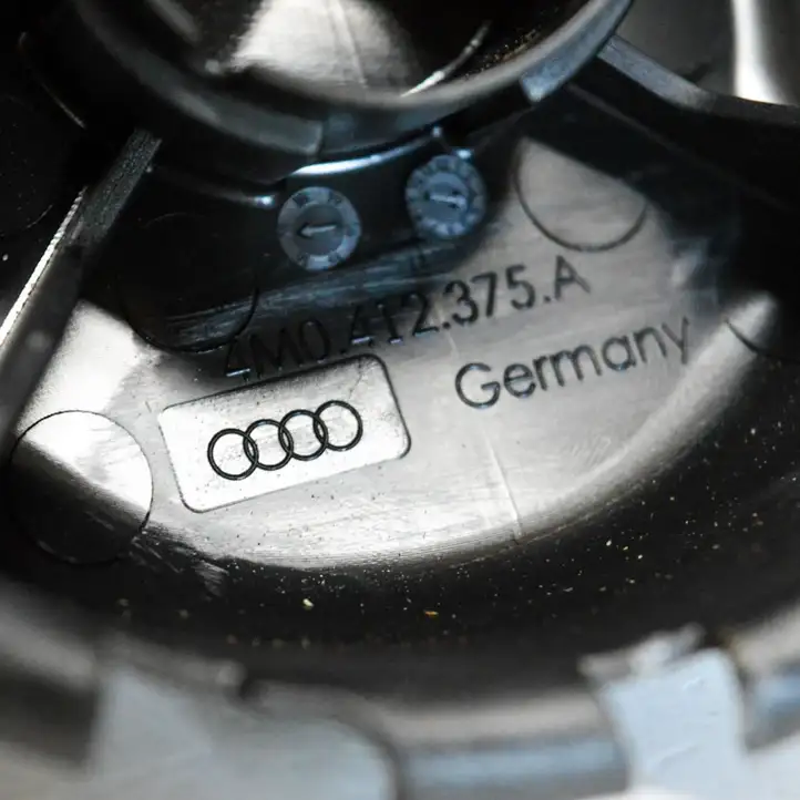 Audi A4 S4 B9 (2015 - 2019) 4M0412375A Прочие детали салона — фото 3