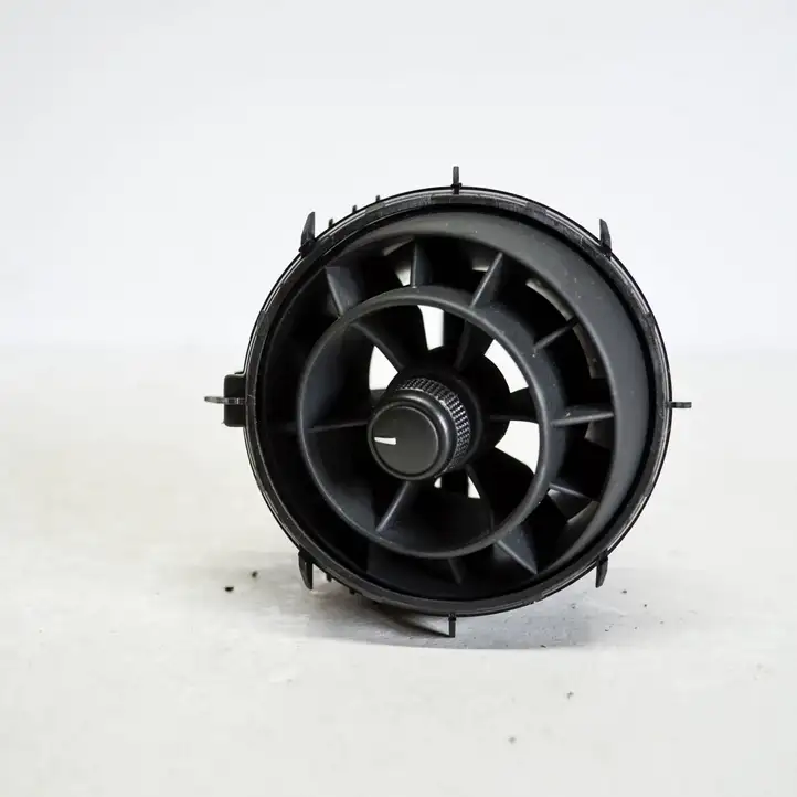 Audi A1 (2010 - 2014) 8X2820901 Воздушная решетка панели — фото 2