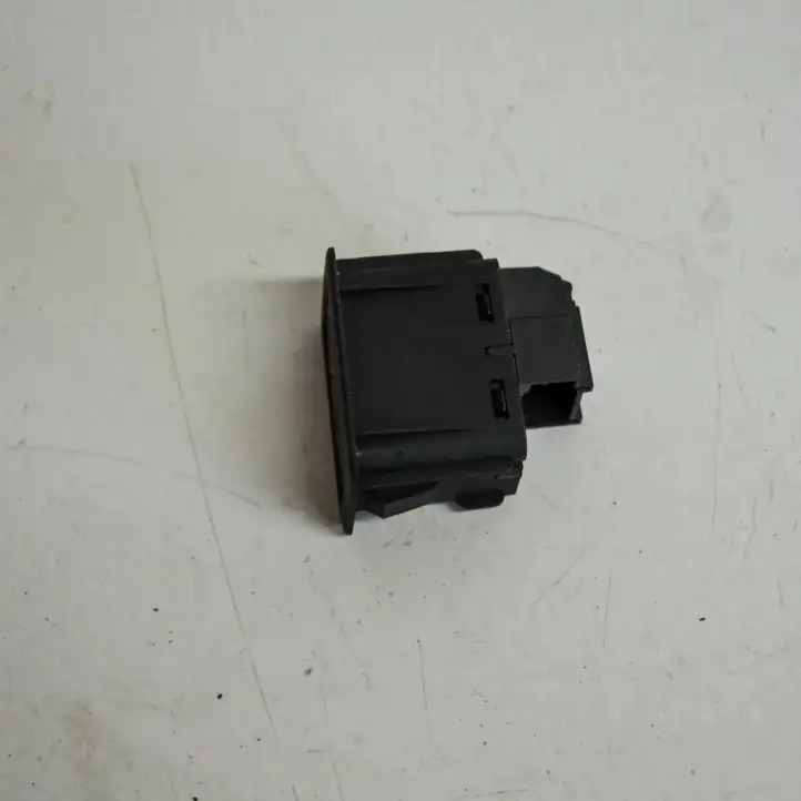 Audi A1 (2010 - 2014) 4H0962109 Кнопка фаркопа в багажнике — фото 1