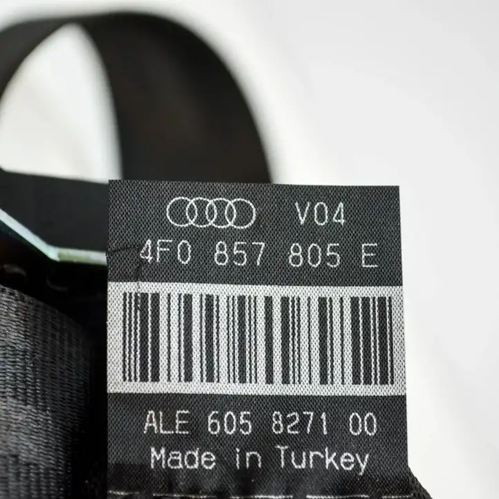 Audi A6 S6 C6 4F (2004 - 2008) 4F0857805E Задний ремень безопасности — фото 1