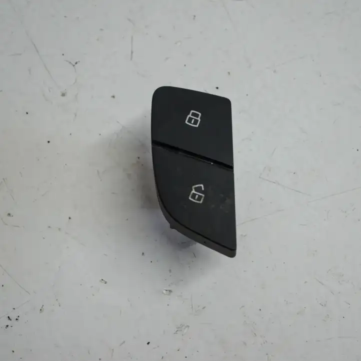 Audi A1 (2010 - 2014) 8X2962108 Кнопка фаркопа в багажнике — фото 1