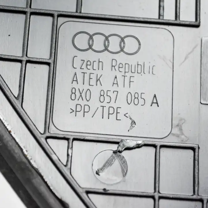 Audi A1 (2010 - 2014) 8X0857085A Прочие детали салона — фото 3
