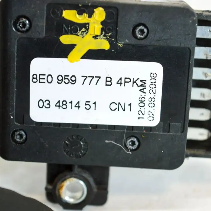 Audi Q5 SQ5 (2008 - 2012) 8E0959777B Кнопка фаркопа в багажнике — фото 4