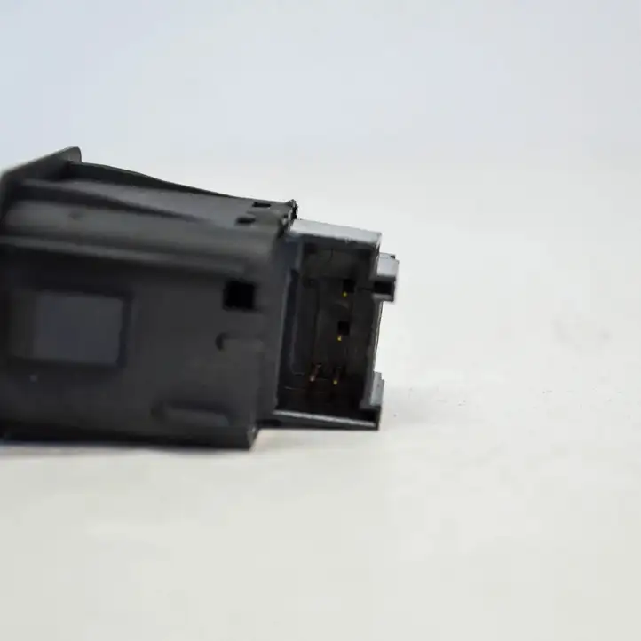 Audi A3/S3 8V (2012 - 2016) 4F0962109B Кнопка фаркопа в багажнике — фото 4