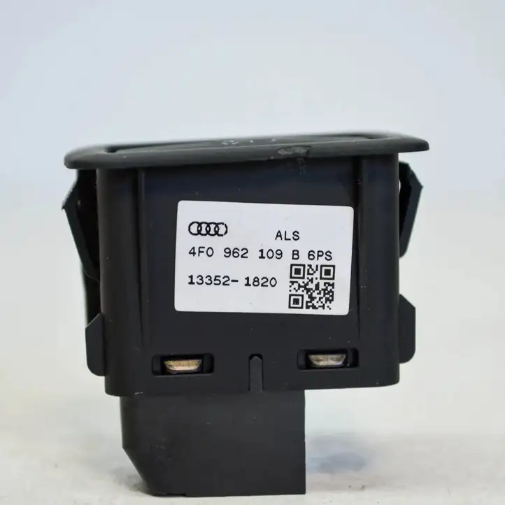 Audi A3/S3 8V (2012 - 2016) 4F0962109B Кнопка фаркопа в багажнике — фото 5