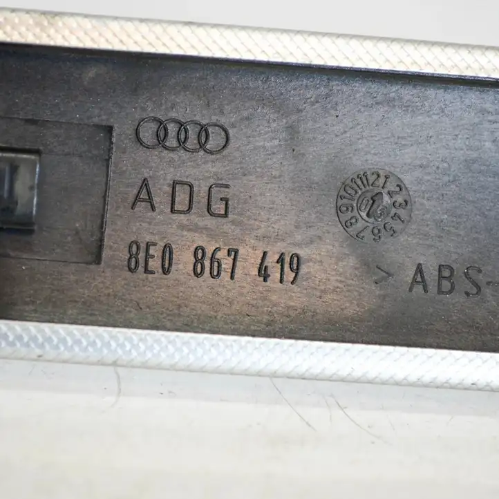 Audi A4 S4 B7 8E 8H (2004 - 2009) 8E0867419 Прочая отделка задней двери — фото 4