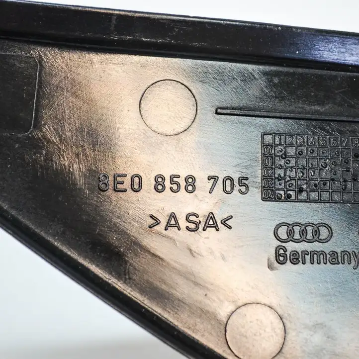 Audi A4 S4 B6 8E 8H (2000 - 2006) 8E0858705 Прочие детали салона — фото 4