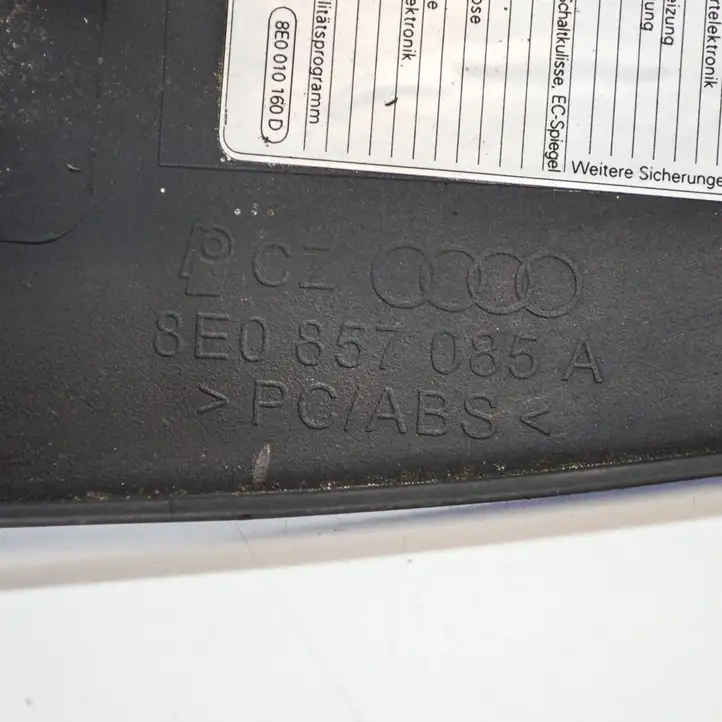 Audi A4 S4 B6 8E 8H (2000 - 2006) 8E0857085A Прочие детали салона — фото 3