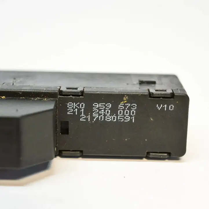 Audi A4 S4 B8 8K (2007 - 2011) 8K0959673 Кнопка фаркопа в багажнике — фото 4