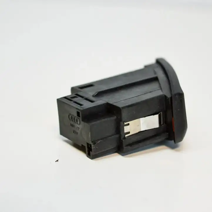 Audi A4 S4 B8 8K (2007 - 2011) 8K1941509 Кнопка фаркопа в багажнике — фото 2