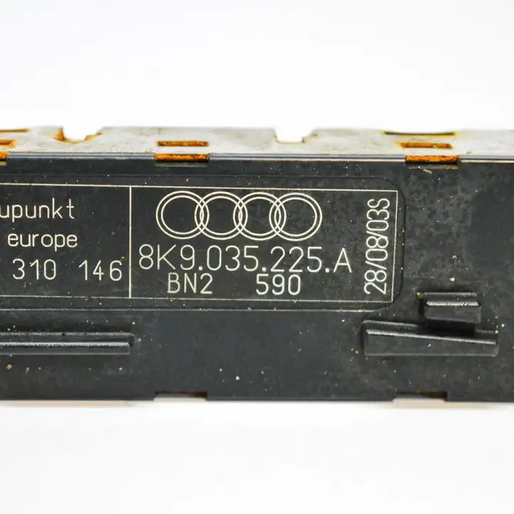 Audi A4 S4 B8 8K (2007 - 2011) 8K9035225A Усилитель антенны — фото 3