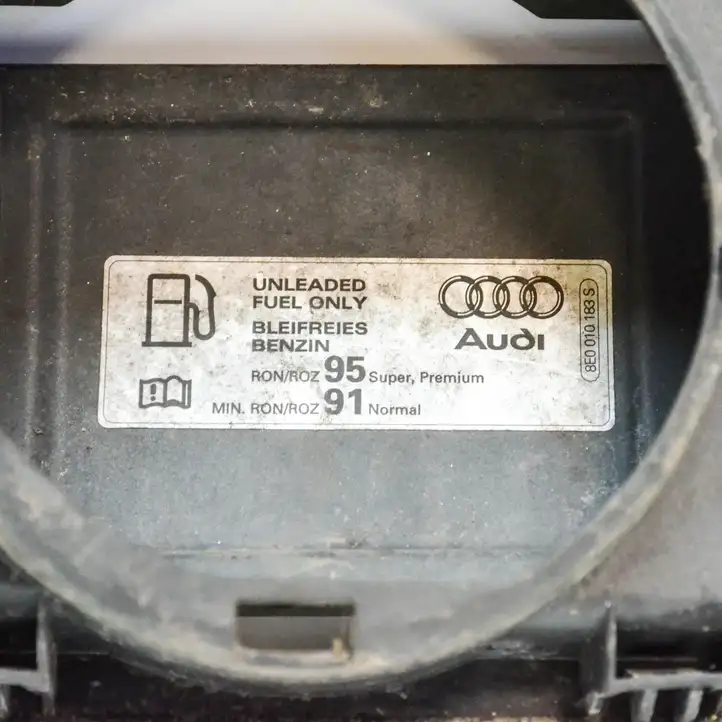 Audi A5 8T 8F (2007 - 2011) 8T0809999A Отделка лючка топливного бака — фото 4