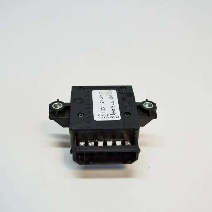 Audi A5 8T 8F (2007 - 2011) 8E0959777B Кнопка фаркопа в багажнике — фото 2