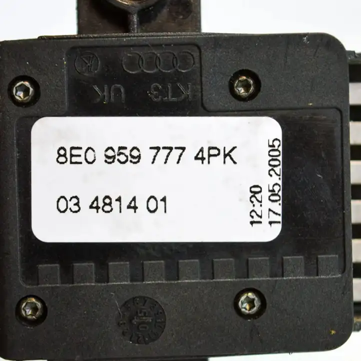 Audi A5 8T 8F (2007 - 2011) 8E0959777 Кнопка фаркопа в багажнике — фото 4