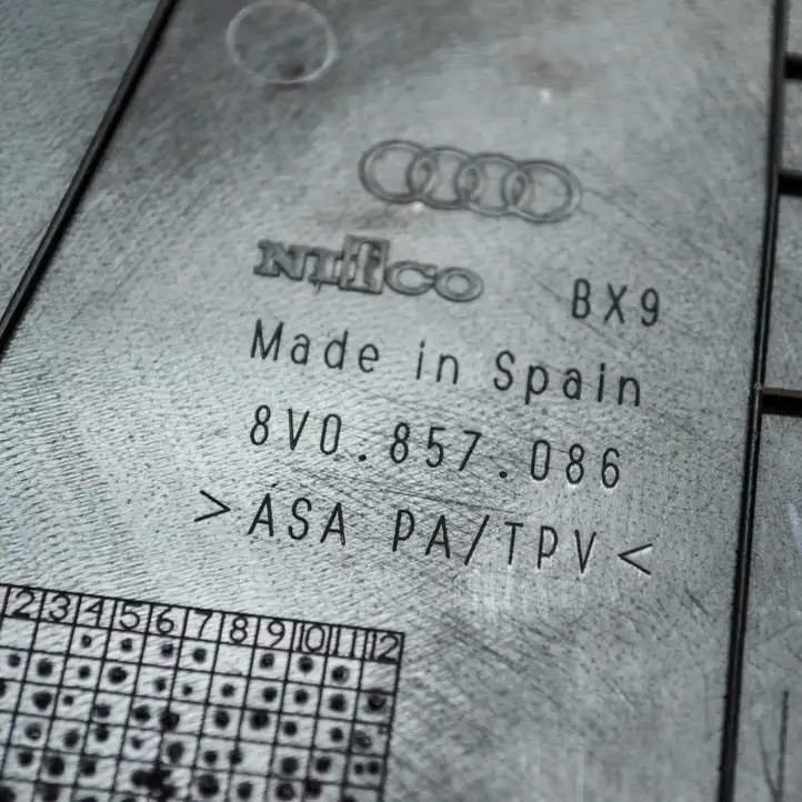 Audi A3/S3 8V (2016 - 2020) 8V0857086 Прочие детали салона — фото 2